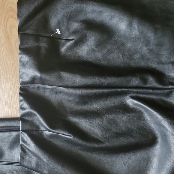 Faux leather leggings - Picture 4 of 4